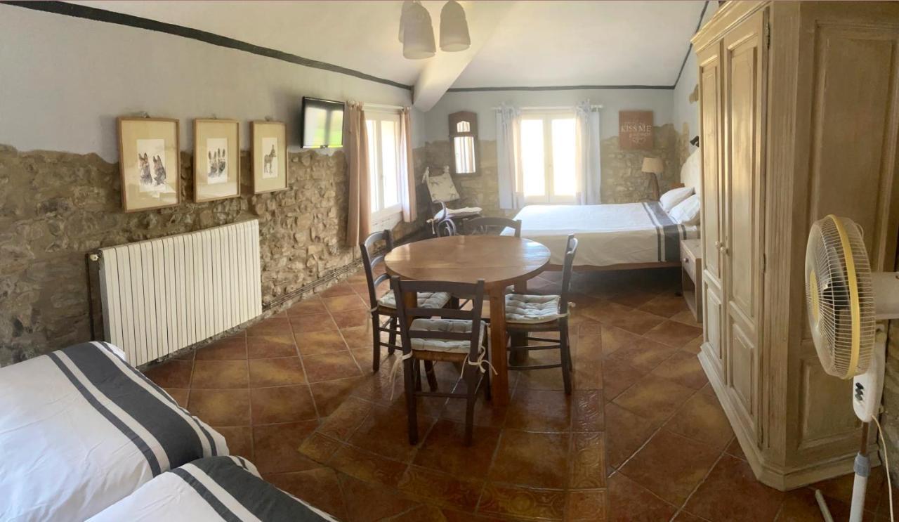 Maspitra B&B Besalu Exterior photo